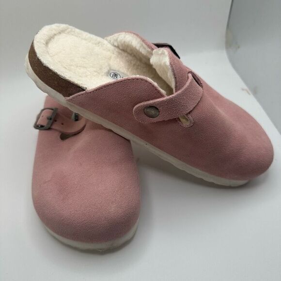 CUSHIONAIRE Women's Hana Cork footbed clog with Genuine Leather upper, Faux Fur - Picture 6 of 7